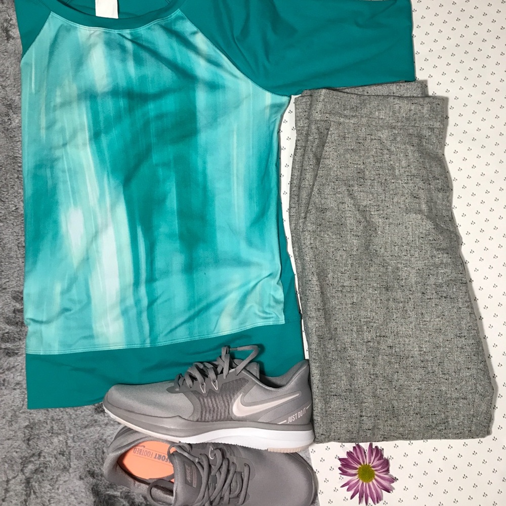 Teal blue Crew neck Underarmour long sleeve small